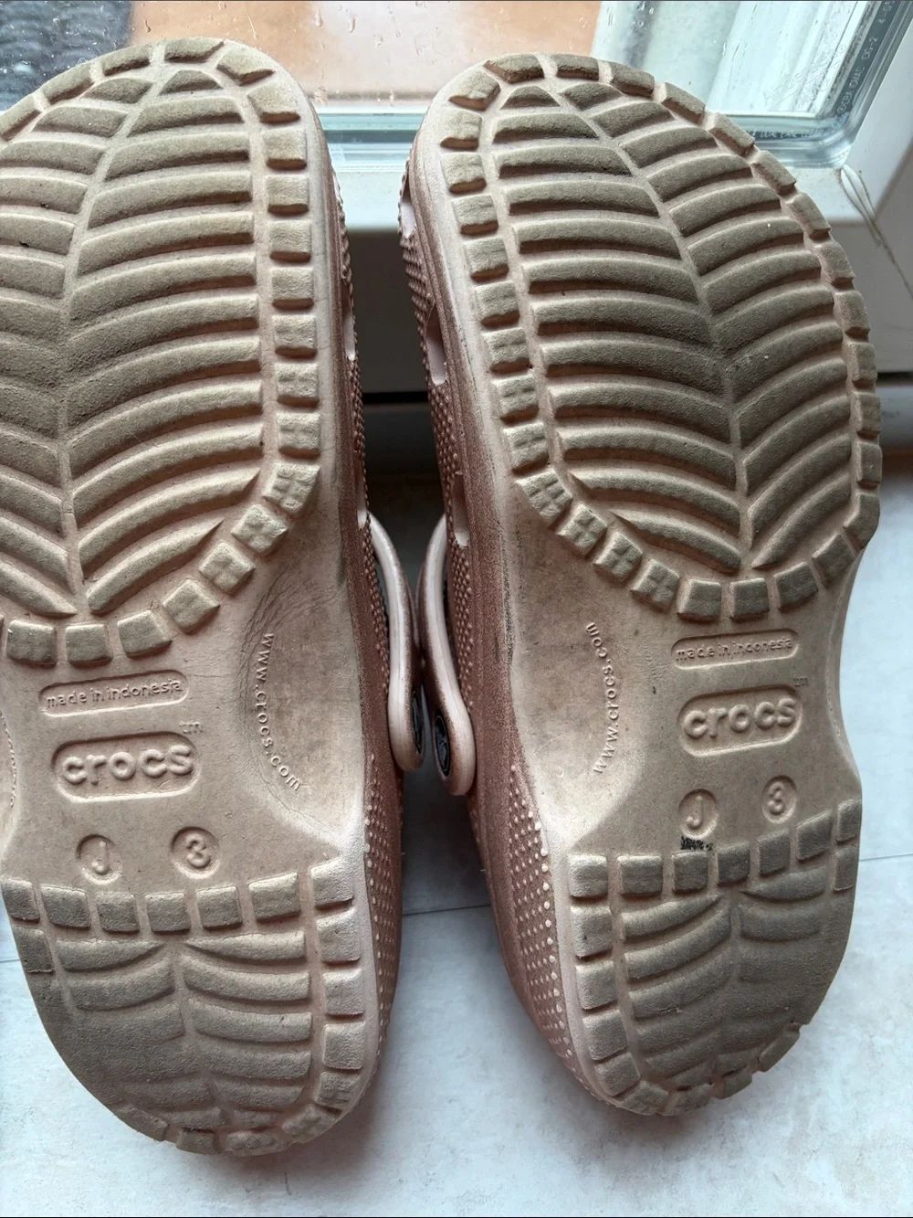 CROCS shiny metallic